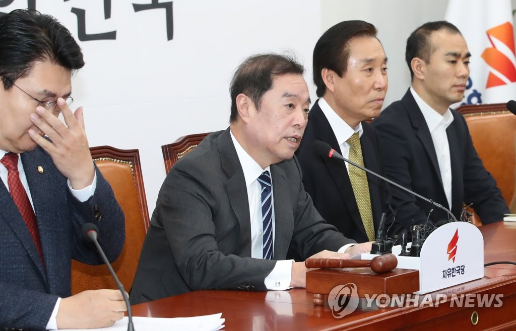 발언하는 자유한국당 김병준 비대위원장