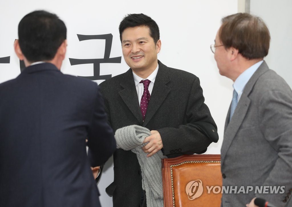 청와대 특별감찰반 진상조사회의 참석하는 김태우