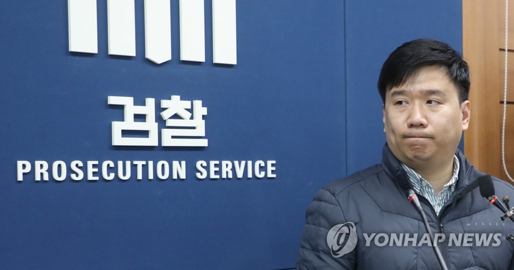유우성씨, 간첩조작 사건 검사와 수사관 고발