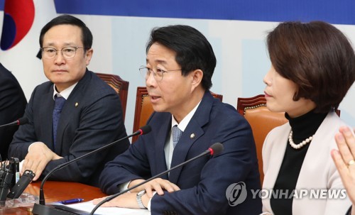 발언하는 조정식