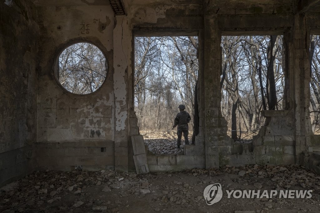 전쟁의 상처 남아 있는 장단면사무소