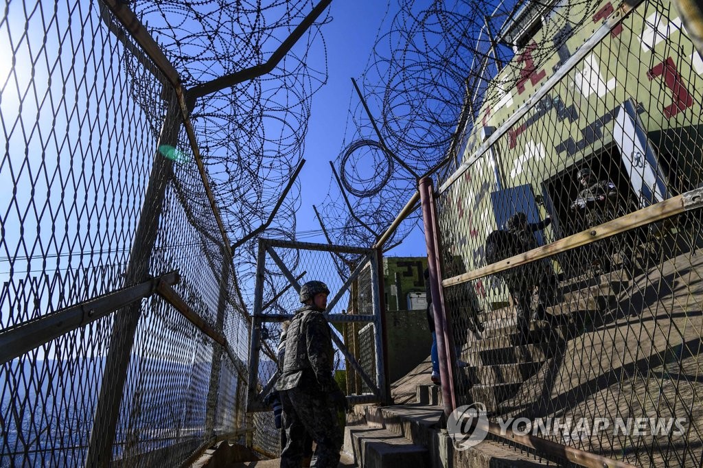 철조망 안 고성 GP