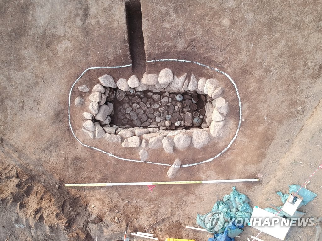 하동군 횡천면 남산리 고분군 석실묘