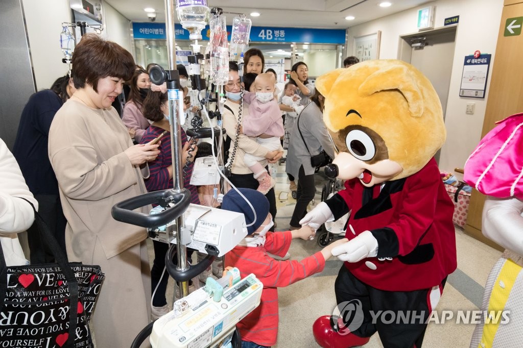 롯데월드, '찾아가는 테마파크' 위문공연 진행