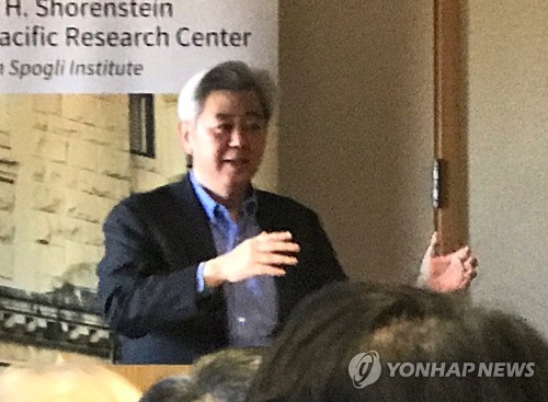 스탠퍼드대서 강연하는 앤드루 김
