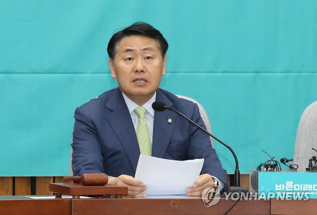 발언하는 김관영
