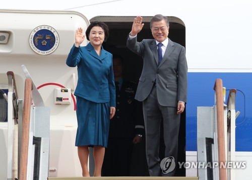 아세안 3개국 순방길 나서는 문 대통령