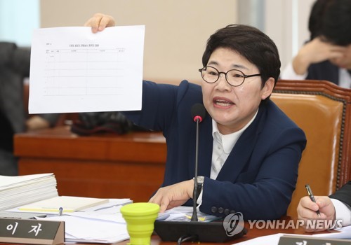 환경부 답변서에 항의하는 임이자