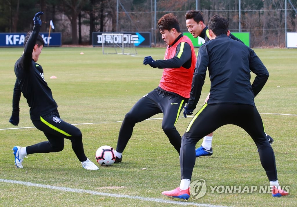 돌파하는 김민재