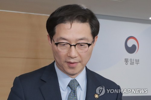 (서울=연합뉴스) 이정훈 기자 = 천해성 통일부 차관이 지난 22일 오후 정부서울청사에서 브리핑을 열고 개성 남북연락사무소 북측 인원 철수와 관련해 정부 입장을 밝힌 뒤 발걸음을 돌리고 있다. uwg806@yna.co.kr