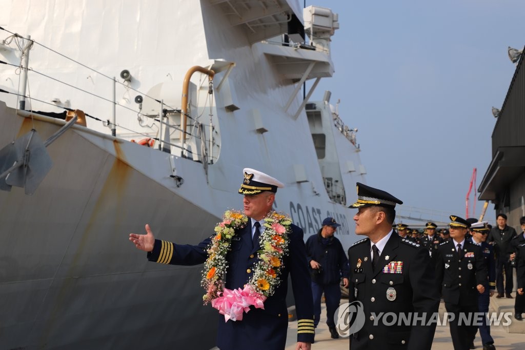 U.S. Coast Guard cutter comes to Jeju for joint drill U.S. Coast Guard cutter comes to Jeju for joint drill