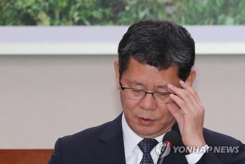 곤혹스러운 표정의 김연철 후보자