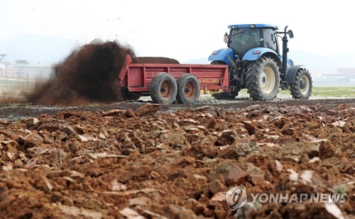 퇴비 뿌리기