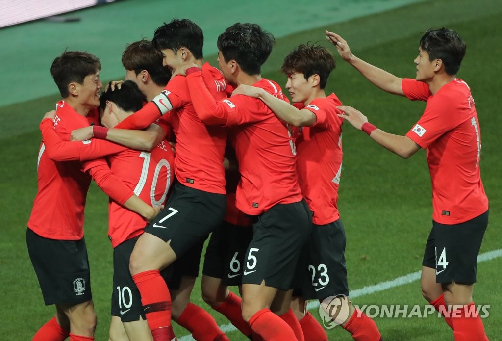 두번째 골에 환호하는 대한민국