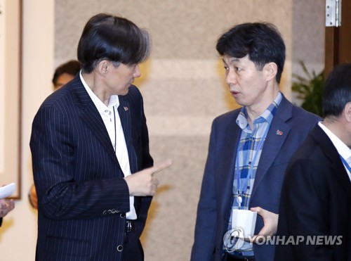 조국 전 법무부 장관과 윤건영 전 국정기획상황실장
