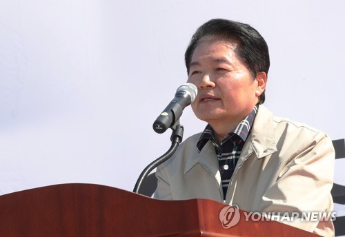 인사말 하는 김병원 회장