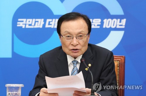 발언하는 이해찬 대표