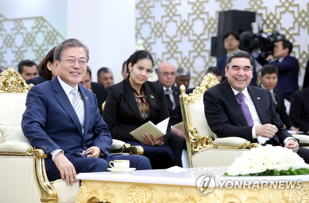 키얀리 가스화학플랜트, 설명 듣는 한-투르크메니스탄 대통령
