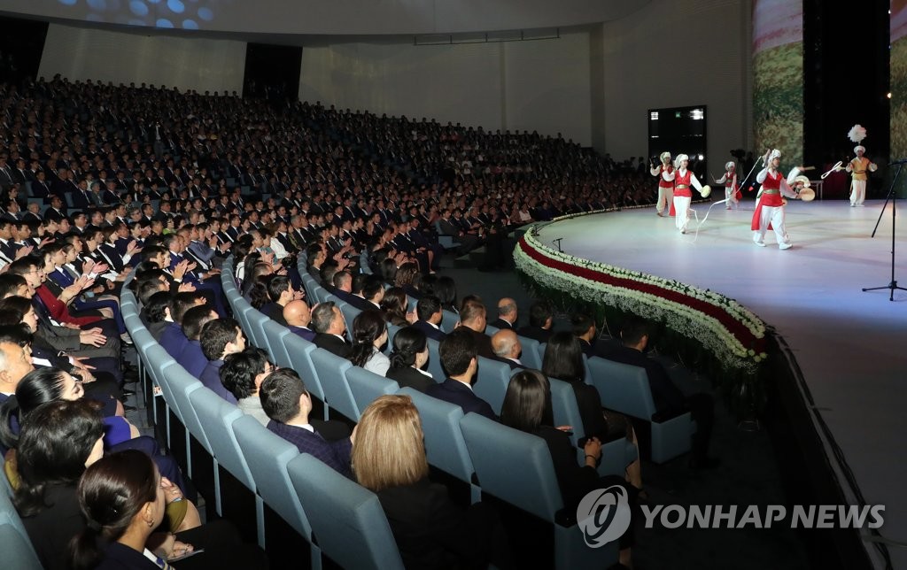 우즈베키스탄에서 공연된 한국 문화 공연