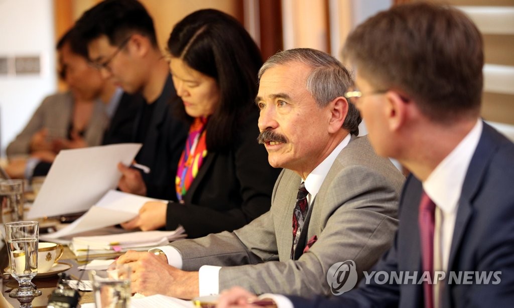 기자간담회 하는 해리스 미 대사