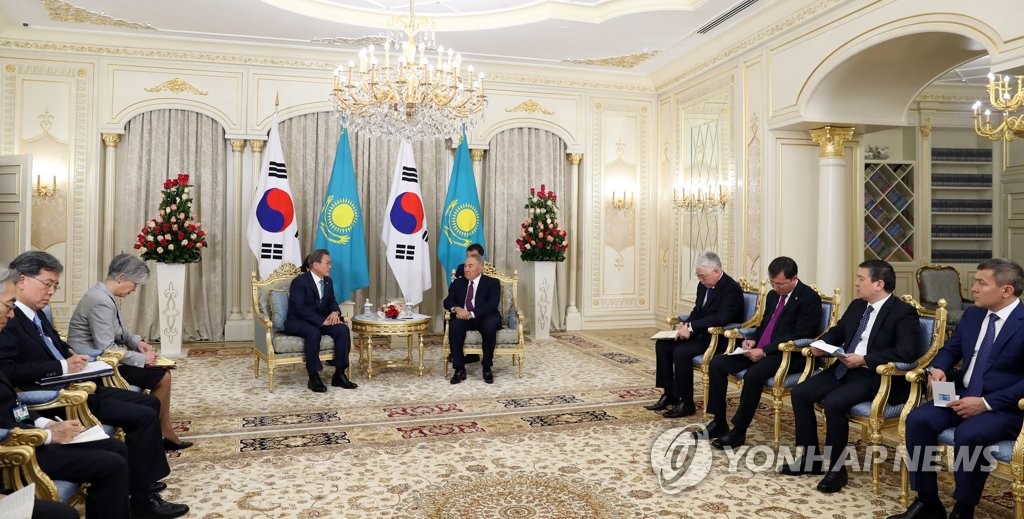 문 대통령, 카자흐스탄 초대 대통령 면담