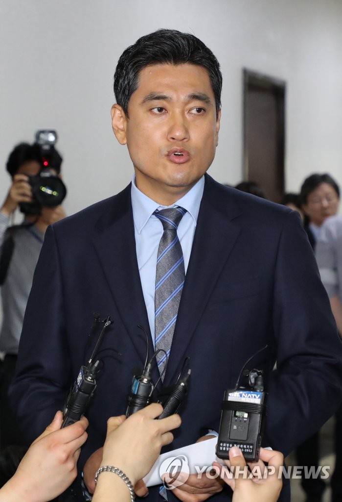 사보임 시도에 반발하는 오신환
