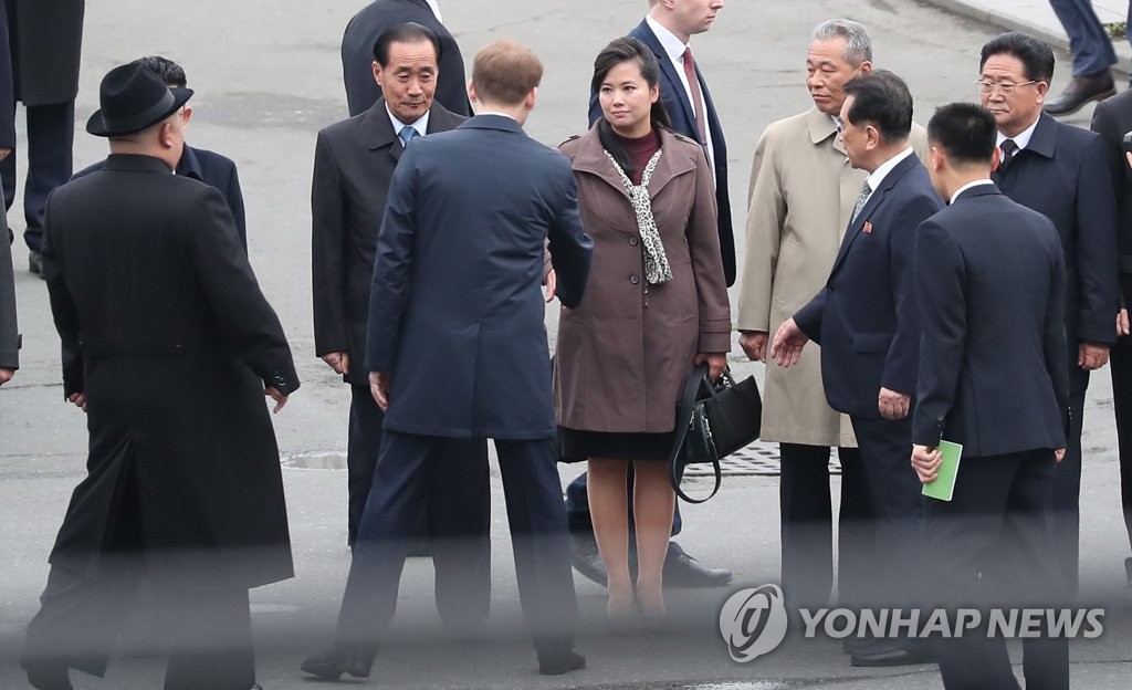 블라디보스토크에 도착한 현송월, 장룡식