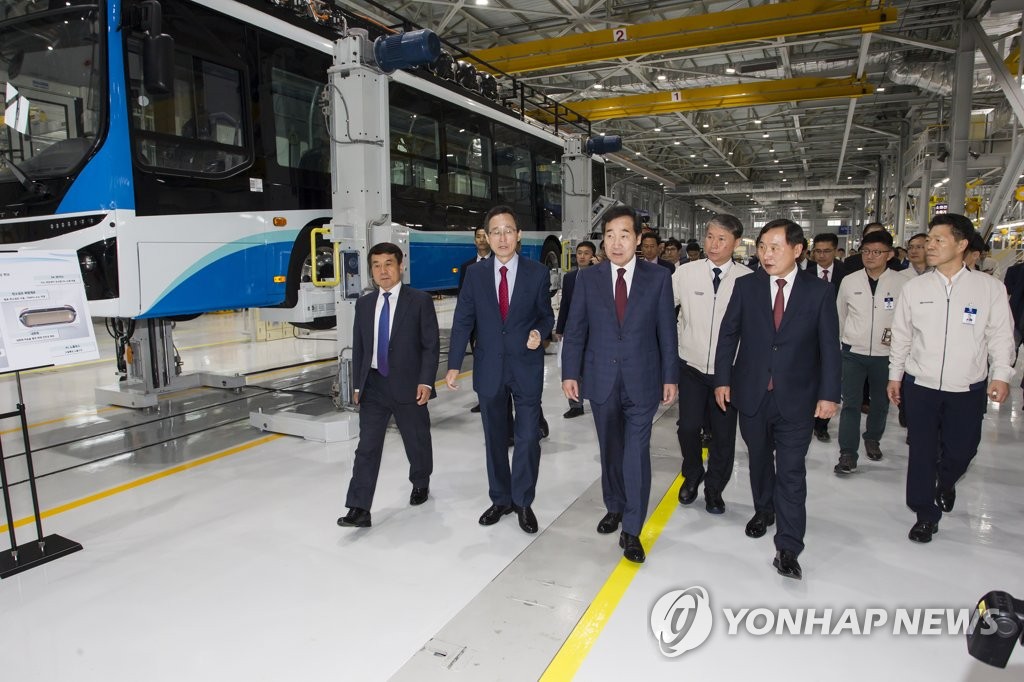 PM visits Hyundai Motor factory PM visits Hyundai Motor factory