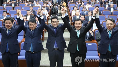 인사하는 오신환 원내대표