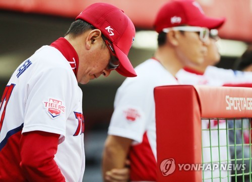 고개 숙인 김기태