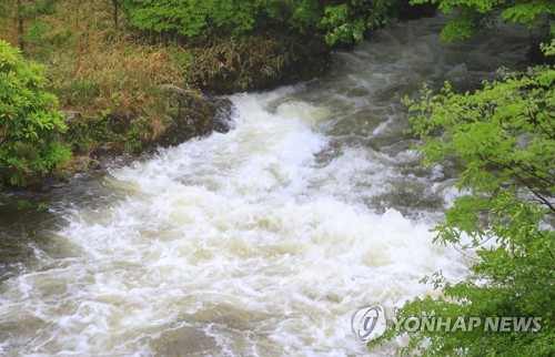폭우에 불어난 제주 산지 하천