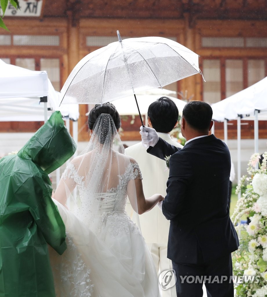 Wedding in the rain Wedding in the rain