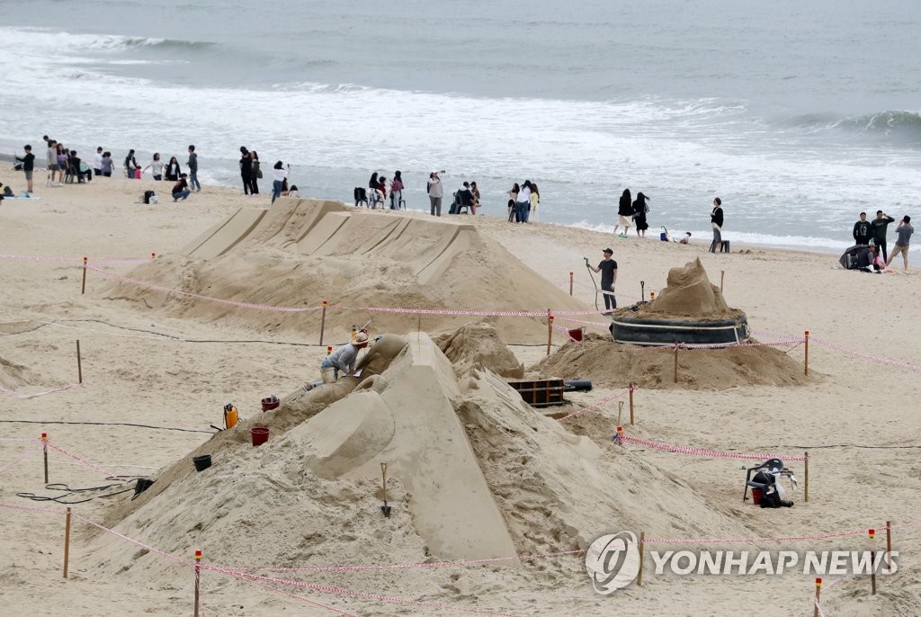모래 축제 구경오세요