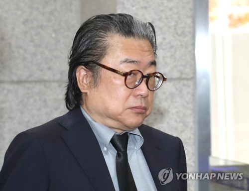 첫 공판 마친 조정호 회장