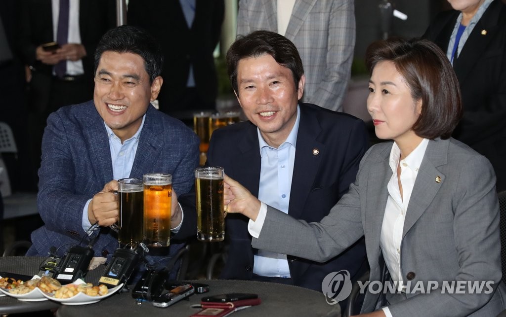 건배하는 여야3당 원내대표