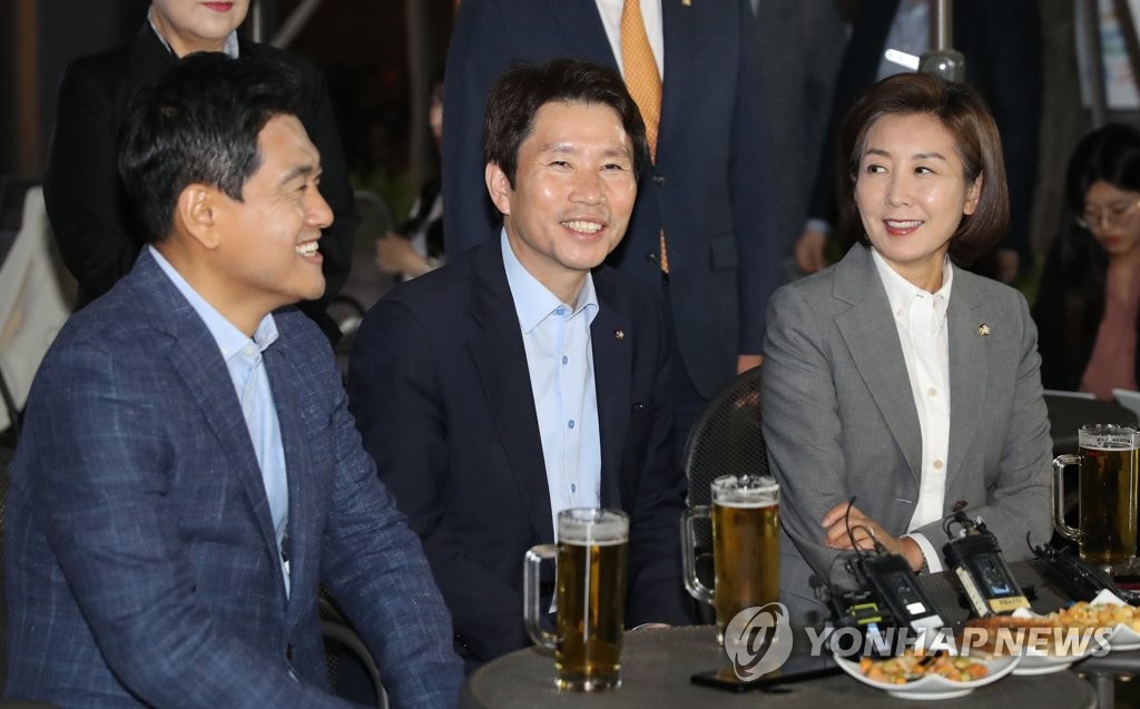 '호프타임' 회동에서 인사말하는 이인영