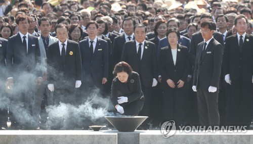 김정숙 여사 봉하마을 참배