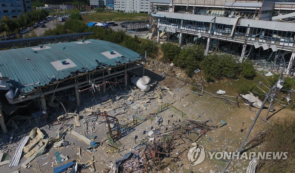 강릉 벤처공장 사고현장, 폭격 맞은 듯