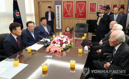 간담회 하는 이해찬 대표