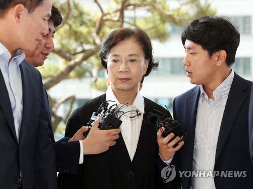 인천지법 들어서는 이명희 일우재단 이사장