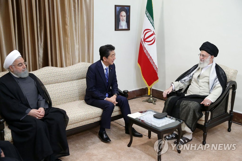 이란 최고지도자 하메네이 만난 아베 日총리