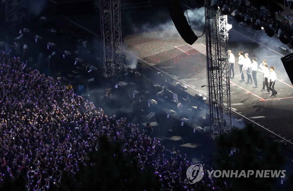부산서 BTS 팬 미팅 콘서트