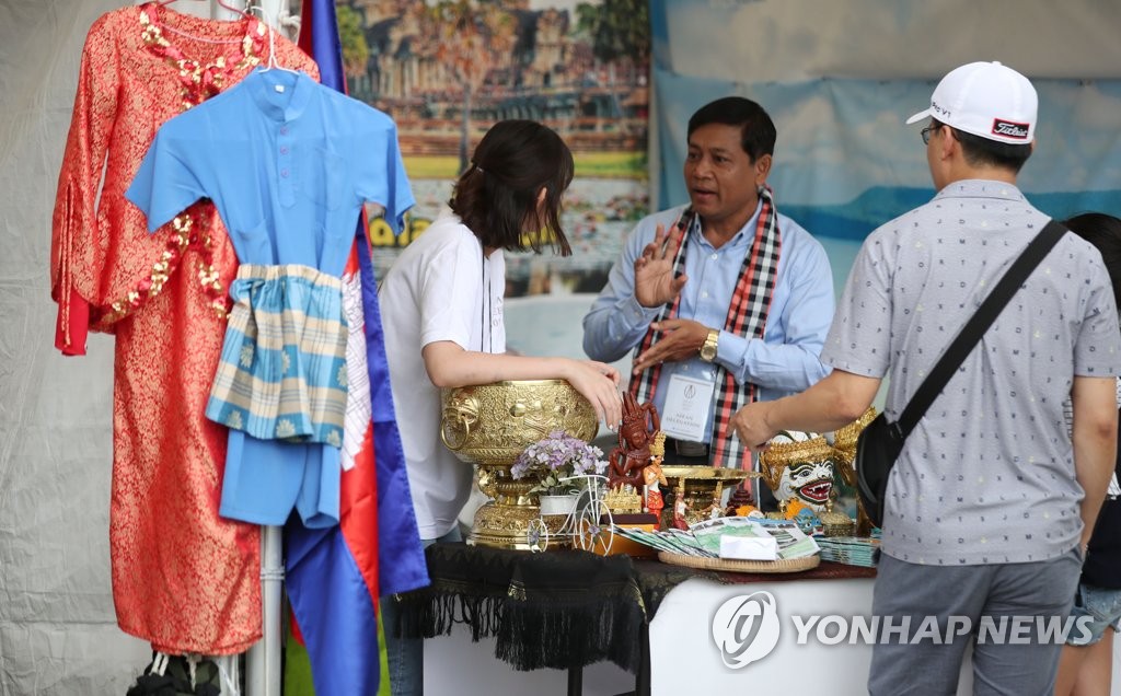 서울광장서 만나는 아세안 국가들