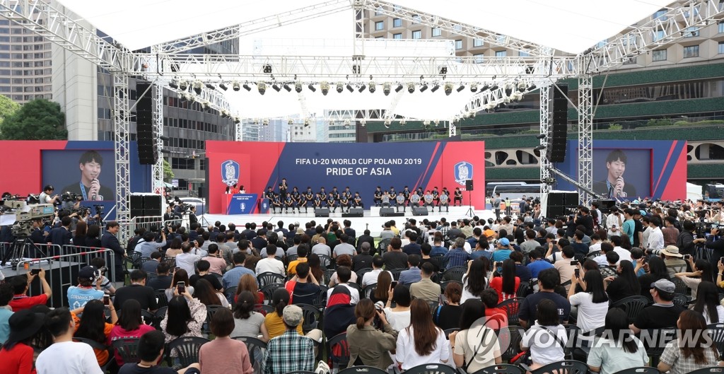 凱旋に沸くソウル市民 凱旋に沸くソウル市民