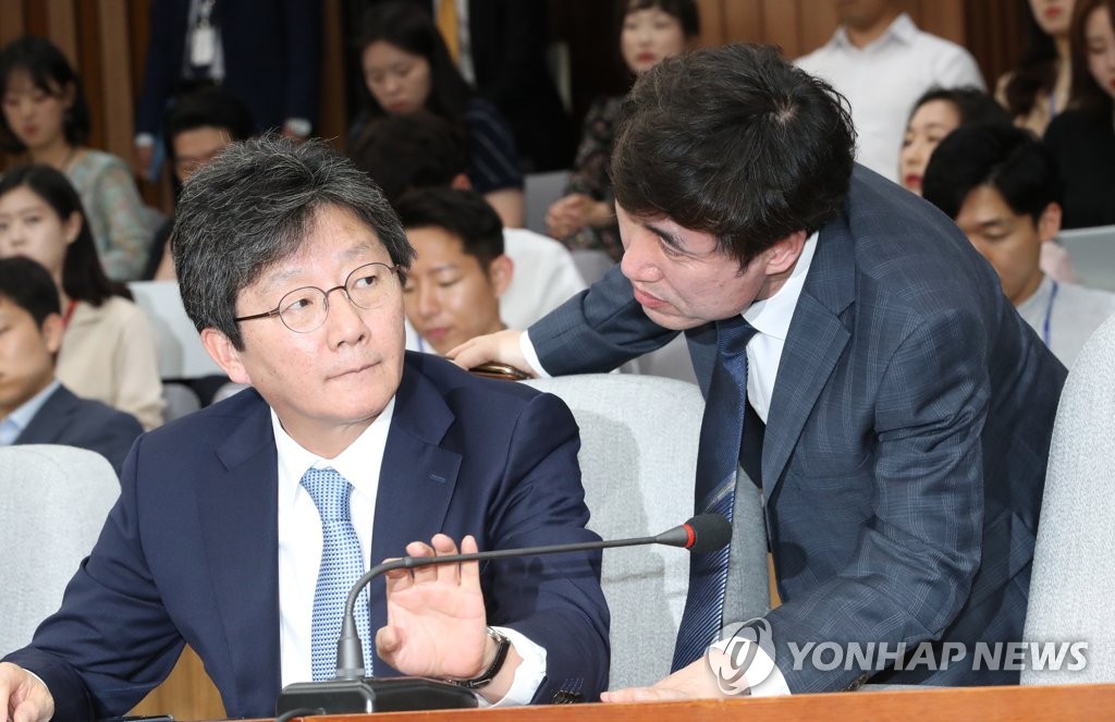 의원총회 참석한 유승민-하태경