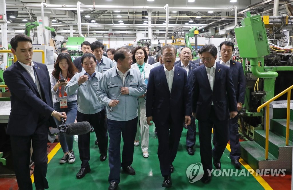 제조혁신기업 찾은 문 대통령