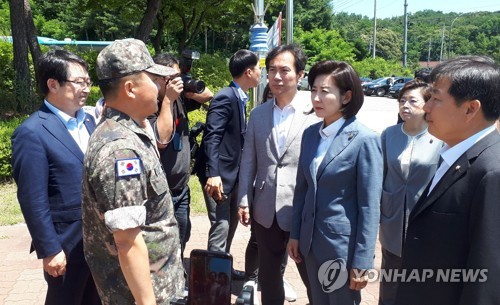 해군 1함대 찾은 자유한국당 진상조사단