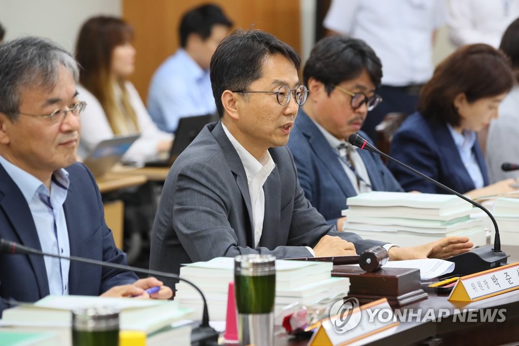 최임위 5차전원회의 발언하는 박준식 위원장