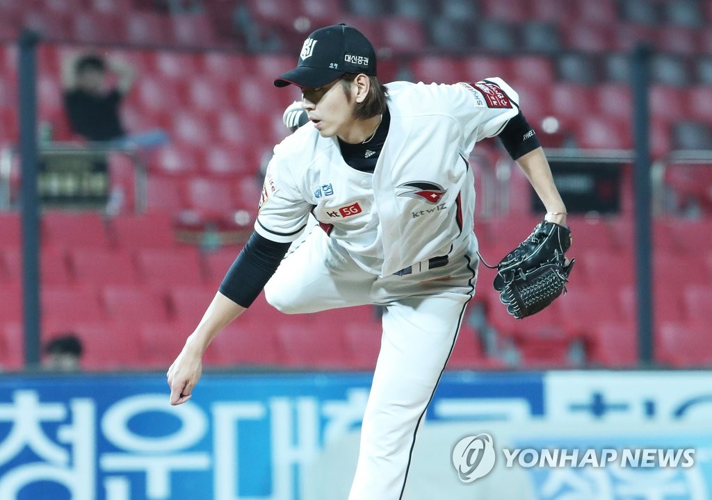 In this file photo from July 2, 2019, Rhee Dae-eun of the KT Wiz throws a pitch against the Samsung Lions in the top of the ninth inning of a Korea Baseball Organization regular season game at KT Wiz Park in Suwon, 45 kilometers south of Seoul. (Yonhap)