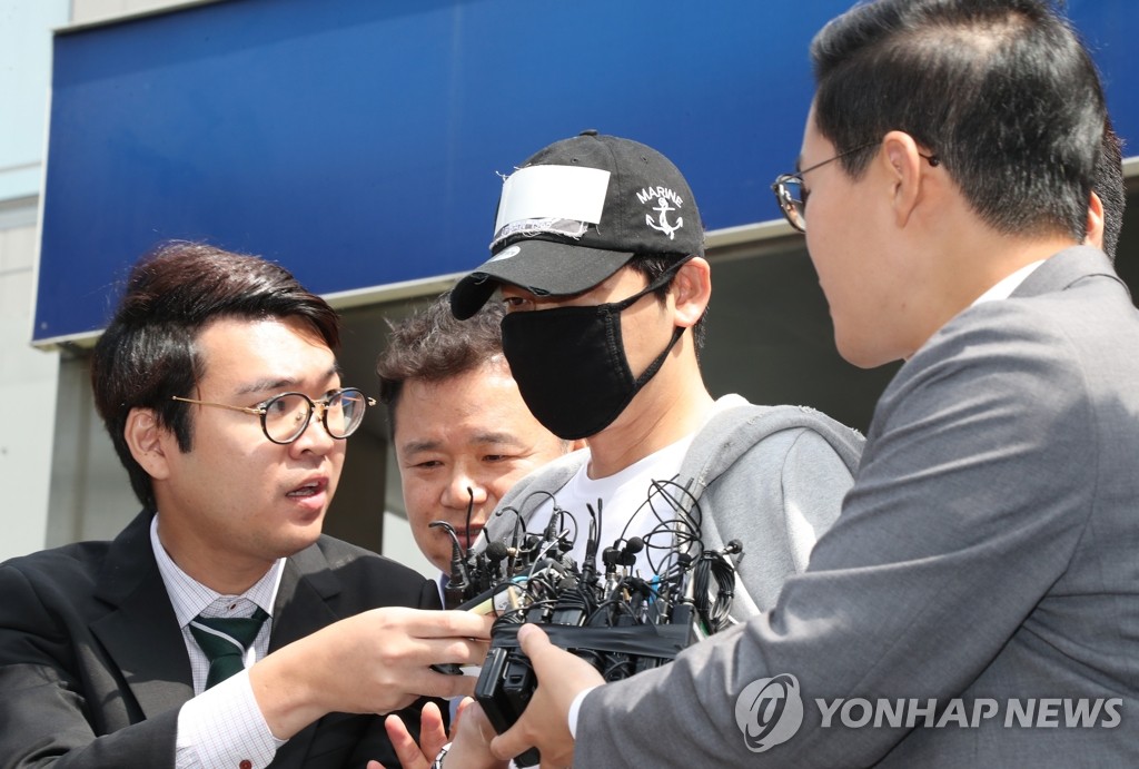 영장실질심사 향하는 강지환